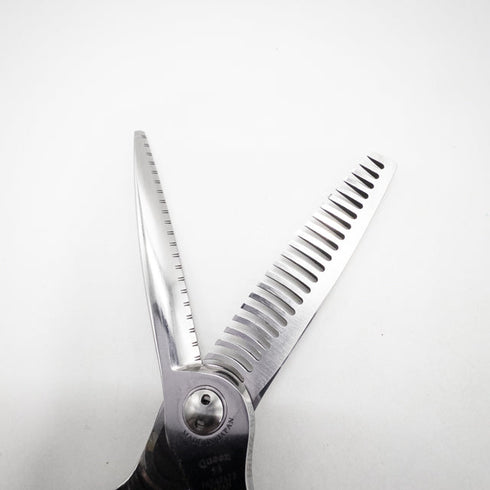 【トギノンTOGINON】PREMIUM TWIN5.8プレミアムクイーン ツイン メガネ シザー セニング 美容ハサミ すきばさみ 美容師 理容師 約40% 右利き 5.8インチ 中古 sc2643