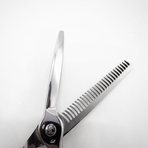 【ナルトシザーズ ナルトシザーNARUTO SCISSORS】三梳きヘネシーローリングS27 オフセット シザー セニング 美容ハサミ すきばさみ 美容師 理容師 約25~30% 右利き 6インチ 中古 sc2646