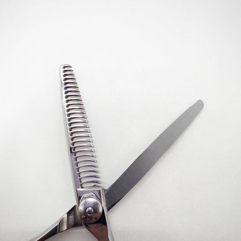 【ナルトシザーズ ナルトシザーNARUTO SCISSORS】三梳きトラントS26 メガネ シザー セニング 美容ハサミ すきばさみ 美容師 理容師 約25~30% 右利き 6インチ 中古 sc2655