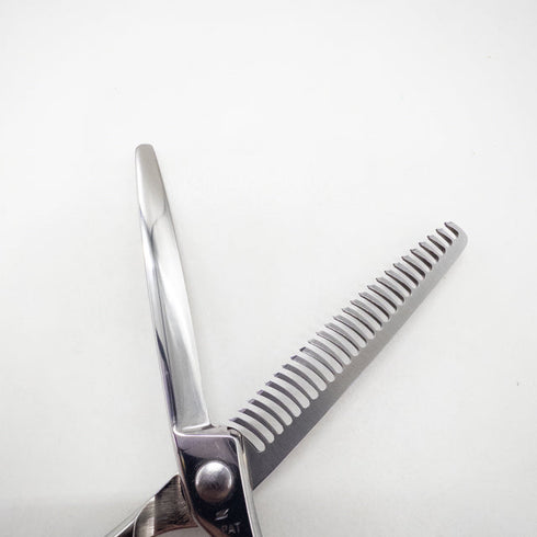 【ナルトシザーズ ナルトシザーNARUTO SCISSORS】三梳きトラントS26 メガネ シザー セニング 美容ハサミ すきばさみ 美容師 理容師 約25~30% 右利き 6インチ 中古 sc2655