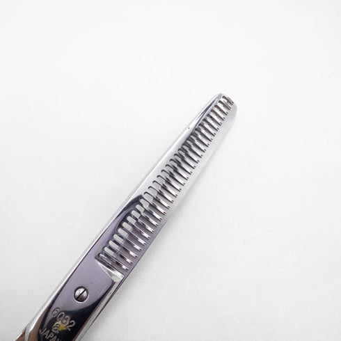 【ヒカリシザーズHIKARI光シザーHIKARI SCISSORS】6032a 逆刃 シザー セニング 美容ハサミ すきばさみ 美容師 理容師 約40% 右利き 6インチ 中古 sc2679