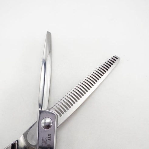 【ドッグウェルDOGWELL】DTF-30 トリミングシザー 右利き セニング トリマー ペット 5.9インチ 中古 sc2685