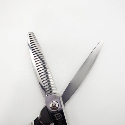 【トギノンTOGINON】DYNA SAURUS ダイナザウルス リバース6.1 メガネ シザー セニング 美容ハサミ すきばさみ 美容師 理容師 約70% 右利き 6.1インチ 中古 sc2686