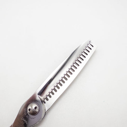 【トギノンTOGINON】PREMIUM TWIN5.8プレミアムクイーン ツイン メガネ シザー セニング 美容ハサミ すきばさみ 美容師 理容師 約40% 右利き 5.8インチ 中古 sc2712