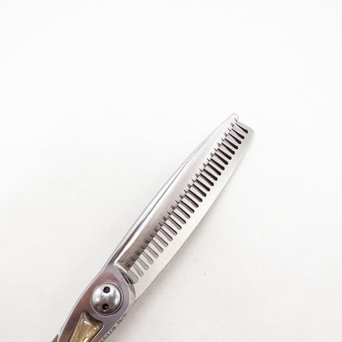 【トギノンTOGINON】クイーンサクセス サクセスツイスター5.8 メガネ シザー セニング 美容ハサミ すきばさみ 美容師 理容師 約40% 右利き 5.8インチ 中古 sc2741