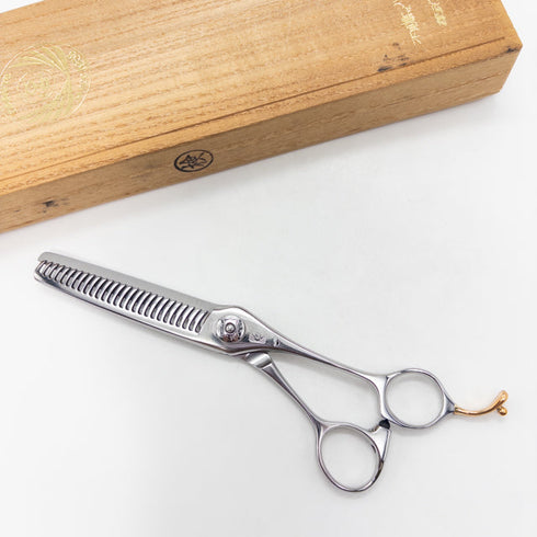 【ナルトシザーズ ナルトシザーNARUTO SCISSORS】三梳きヘネシーリスハンドS27 オフセット シザー セニング 美容ハサミ すきばさみ 美容師 理容師 約25~30% 右利き 6.2インチ 中古 sc2851