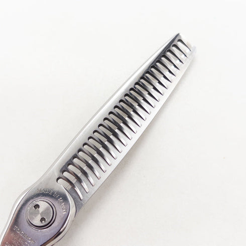 【トギノンTOGINON】プレミアムクイーンスター5.8 メガネ シザー セニング 美容ハサミ すきばさみ 美容師 理容師 約17% 右利き 5.8インチ 中古 sc2929