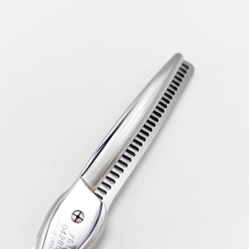 【ヒカリシザーズHIKARI光シザーHIKARI SCISSORS】c-evo 761 メガネ シザー セニング 美容ハサミ すきばさみ 美容師 理容師 約20~30% 右利き 6インチ 中古 sc2937