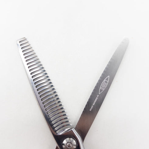 【シザーズジャパンSCISSORS JAPAN】Qs FLOR LSBS加工 QSF25%29i17N6N オフセット シザー セニング 美容ハサミ すきばさみ 美容師 理容師 約20~30% 右利き 6インチ 中古 sc3425