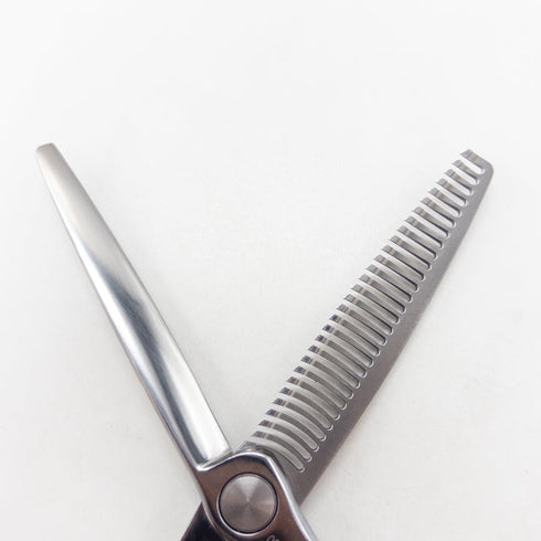 【シザーズジャパンSCISSORS JAPAN】Qs FLOR LSBS加工 QSF25%29i17N6N オフセット シザー セニング 美容ハサミ すきばさみ 美容師 理容師 約20~30% 右利き 6インチ 中古 sc3425