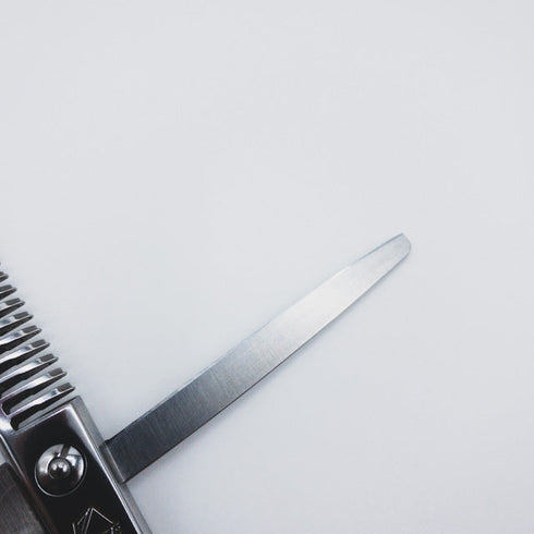 【ミズタニシザーズ ミズタニシザーMIZUTANI SCISSORS】ACRO YURAGI ZEROユラギ ゼロ メガネ シザー セニング 美容ハサミ すきばさみ 美容師 理容師 約10% 右利き 6インチ 中古 sc344