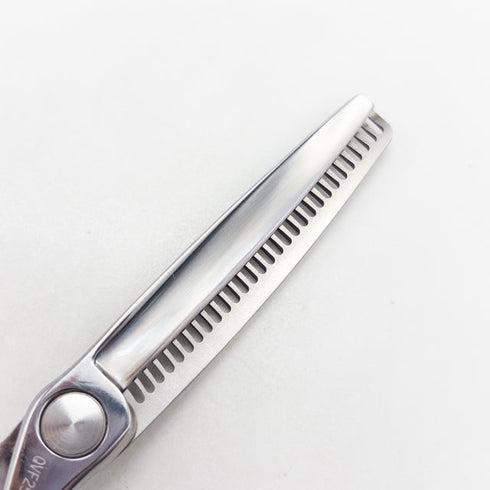 【シザーズジャパンSCISSORS JAPAN】QV FLOR QVF25%29i18Y メガネ シザー セニング 美容ハサミ すきばさみ 美容師 理容師 約20~30% 右利き 6インチ 中古 sc3453