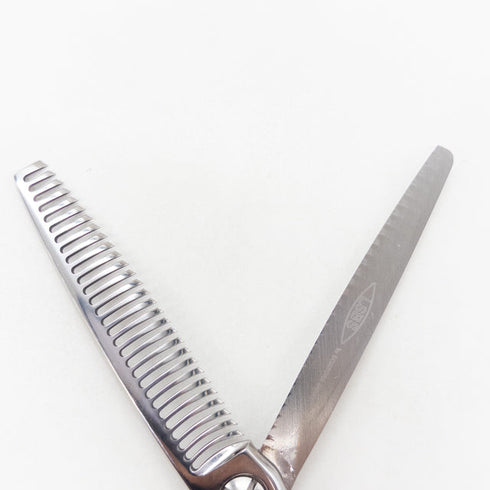 【シザーズジャパンSCISSORS JAPAN】Qs FLOR LSBS加工 QSF25%29i17N6N オフセット シザー セニング 美容ハサミ すきばさみ 美容師 理容師 約20~30% 右利き 6インチ 中古 sc3640