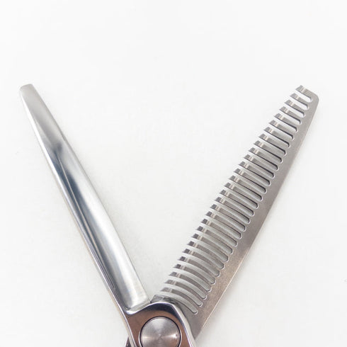 【シザーズジャパンSCISSORS JAPAN】Qs FLOR LSBS加工 QSF25%29i17N6N オフセット シザー セニング 美容ハサミ すきばさみ 美容師 理容師 約20~30% 右利き 6インチ 中古 sc3640