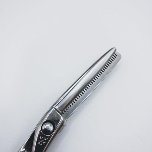 【ナルトシザーズ ナルトシザーNARUTO SCISSORS】デザインカット ヘネシーSⅡ オフセット シザー セニング 美容ハサミ すきばさみ 美容師 理容師 約45% 右利き 5.8インチ 中古 sc366