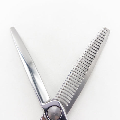 【シザーズジャパンSCISSORS JAPAN】QV FLOR QVF25%29i18Y メガネ シザー セニング 美容ハサミ すきばさみ 美容師 理容師 約20~30% 右利き 6インチ 中古 sc3673