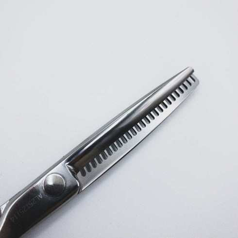 【シザーズジャパンSCISSORS JAPAN】AL25%25i14 メガネ シザー セニング 美容ハサミ すきばさみ 美容師 理容師 約20~30% 右利き 6インチ 中古 sc435