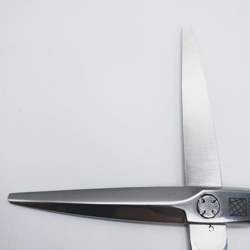 美品【内海ウツミUTSUMI】SWORD55/20 シザー オフセット 理容 美容ハサミ 美容師 理容師 右利き 5.5インチ 中古 sc576