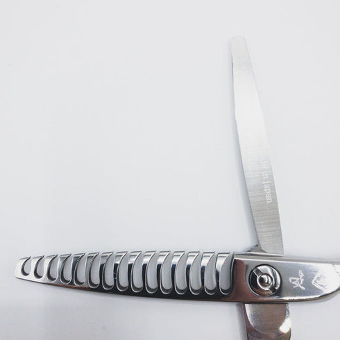 美品【フライングシザーズFLYING SCISSORS】OM-15M思金オモイカネ メガネ シザー セニング 美容ハサミ すきばさみ 美容師 理容師 約30~40% 右利き 6インチ 中古 sc65