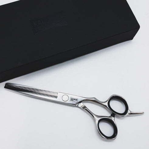 美品【KAI SALONSELECT 貝印】03TO6030 オフセット シザー セニング 美容ハサミ すきばさみ 美容師 理容師 約30% 右利き 6インチ 中古 sc660