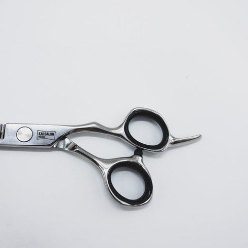 美品【KAI SALONSELECT 貝印】03TO6030 オフセット シザー セニング 美容ハサミ すきばさみ 美容師 理容師 約30% 右利き 6インチ 中古 sc660