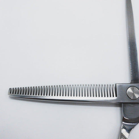 美品【KAI SALONSELECT 貝印】03TO6030 オフセット シザー セニング 美容ハサミ すきばさみ 美容師 理容師 約30% 右利き 6インチ 中古 sc660