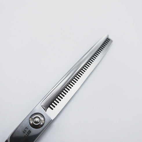 美品【KAI SALONSELECT 貝印】03TO6030 オフセット シザー セニング 美容ハサミ すきばさみ 美容師 理容師 約30% 右利き 6インチ 中古 sc660