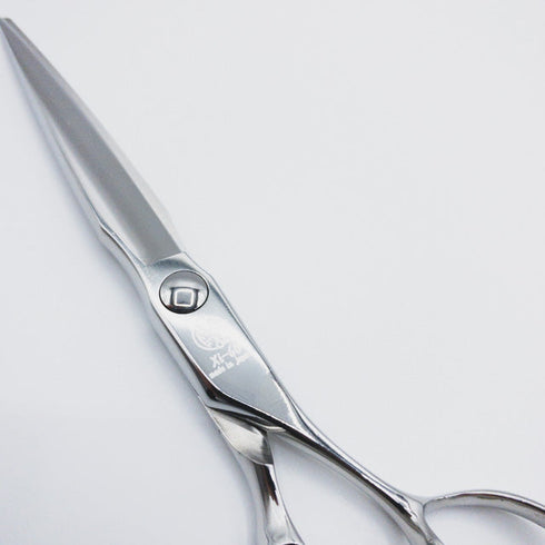 美品【FLYING SCISSORSフライングシザーズ】クサナギXi-60シザー 理容 美容はさみ6インチ 中古 sc69