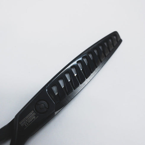 【ミズタニシザーズ ミズタニシザーMIZUTANI SCISSORS】SCHOREM MASTER 12シュコーラムマスター オフセット シザー セニング 美容ハサミ すきばさみ 美容師 理容師 約35~45% 右利き 6インチ 中古 sc705
