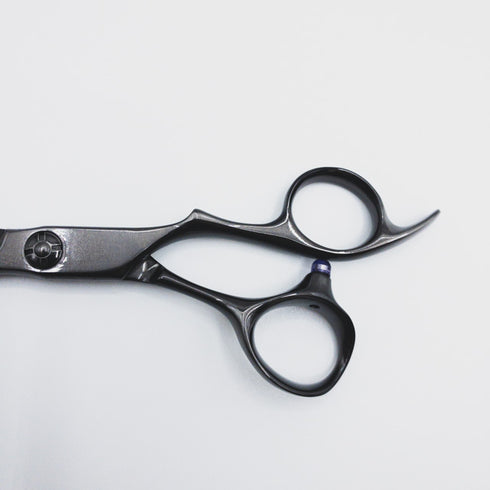 美品【マユミシザーMAYUMI】VM-65ブラックコーティング シザー オフセット理容 美容ハサミ 美容師 理容師 右利き 6.5インチ 中古 sc83