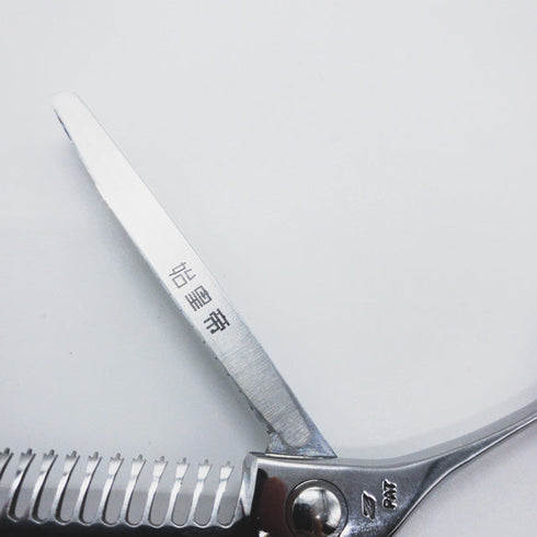 【ナルトシザーズ ナルトシザーNARUTO SCISSORS】始皇帝 二梳きヘネシーアンダーソンB21 オフセット シザー セニング 美容ハサミ すきばさみ 美容師 理容師 約35~50% 右利き 6インチ 中古 sc943